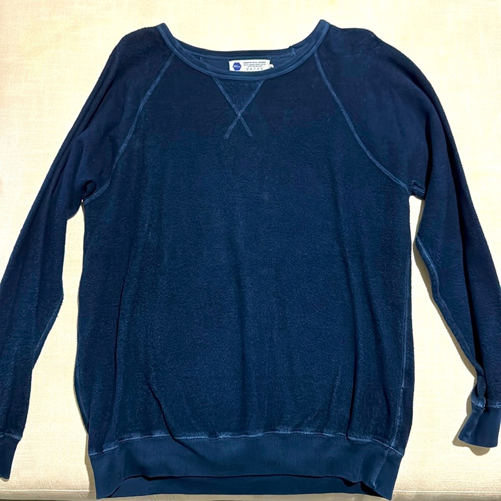 INDUSTRY OF ALL NATIONS CREW NECK LONG SLEEVE SWEATER